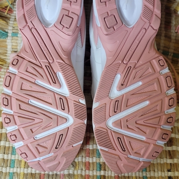 Puma axis shoes. Like new! - Picture 6 of 9